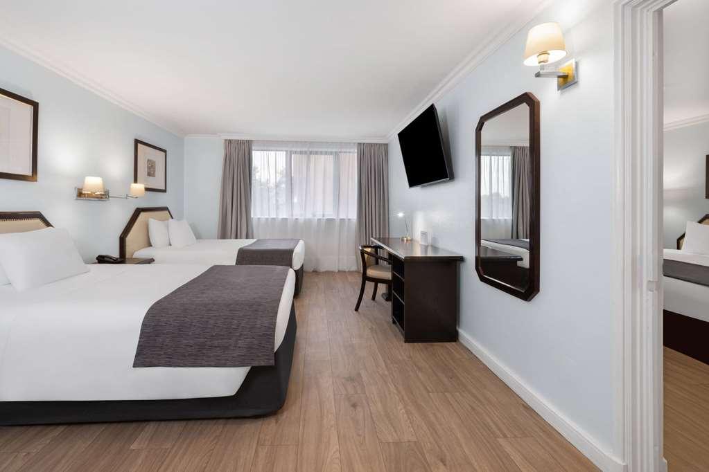 Wyndham Garden Santiago Hotel Room photo