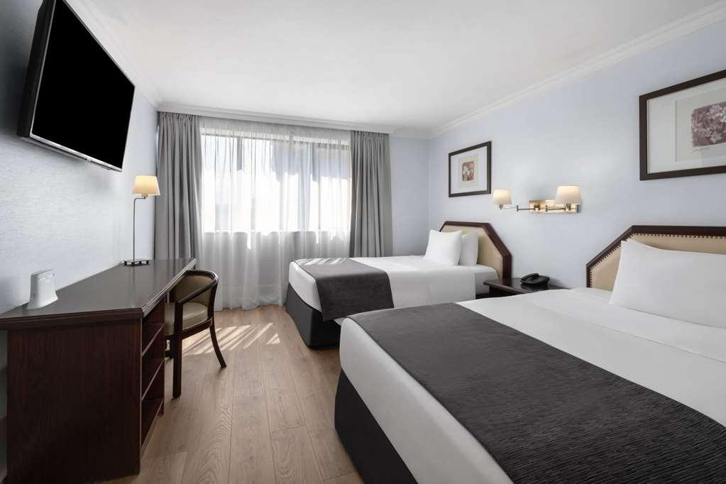 Wyndham Garden Santiago Hotel Room photo