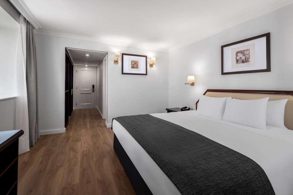 Wyndham Garden Santiago Hotel Room photo